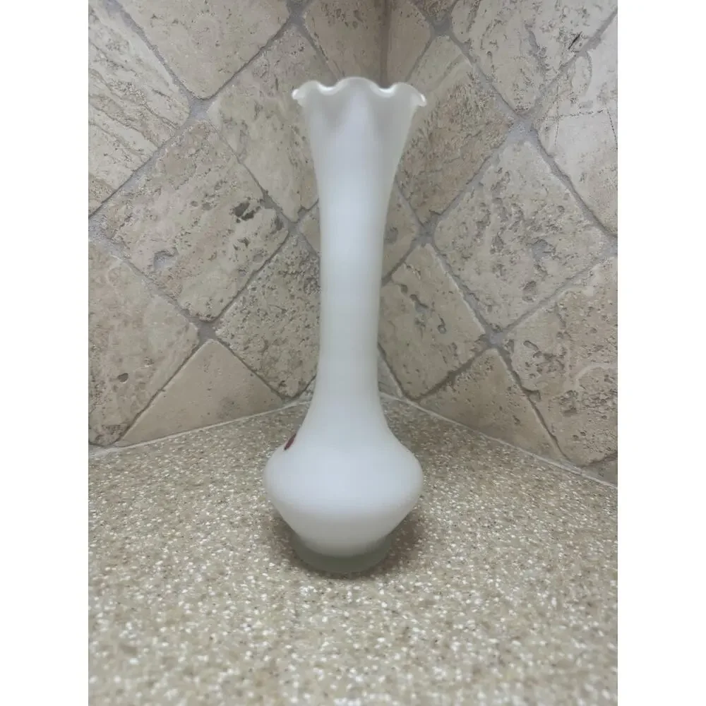 Vintage Fenton Frosted White Daisy Floral Bud Vase Ruffled Scalloped Cottagecore